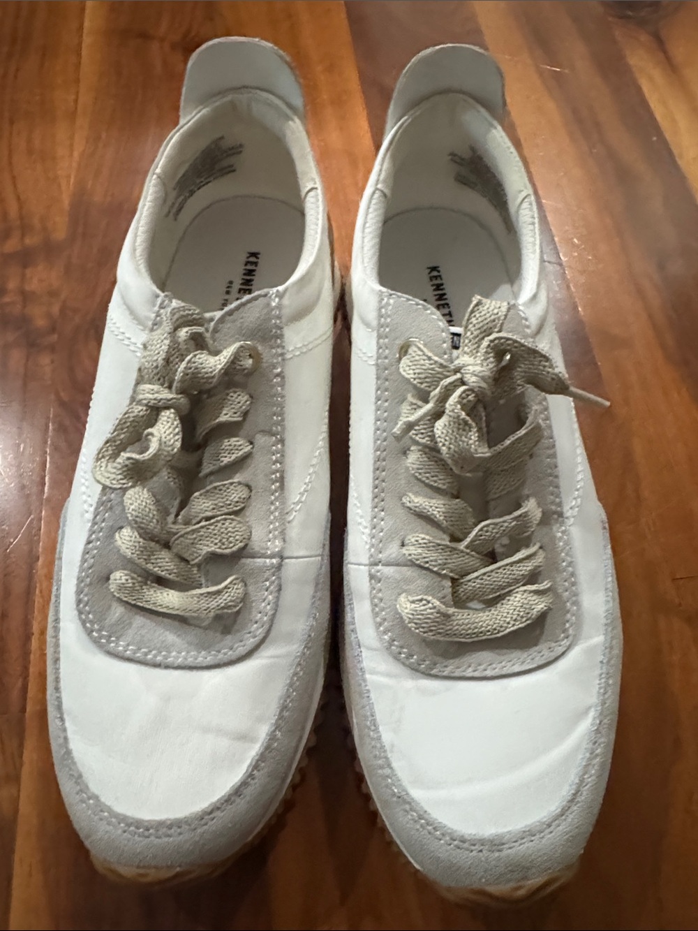 Kenneth Cole White and Beige Lace-Up Low-Top Sneakers